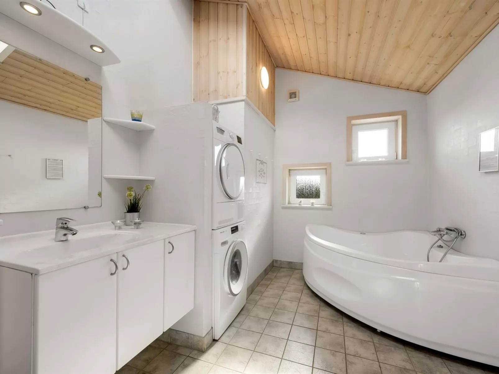 "Ellis" - 700m to the fjord-Binnen