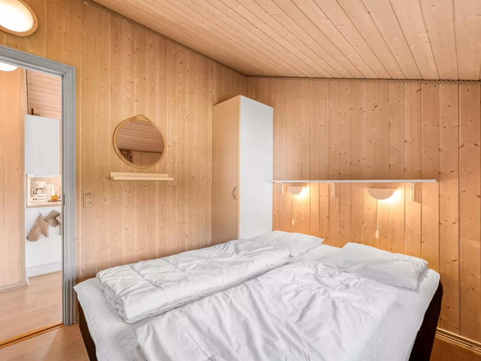 "Robertha" - 800m to the fjord-Binnen