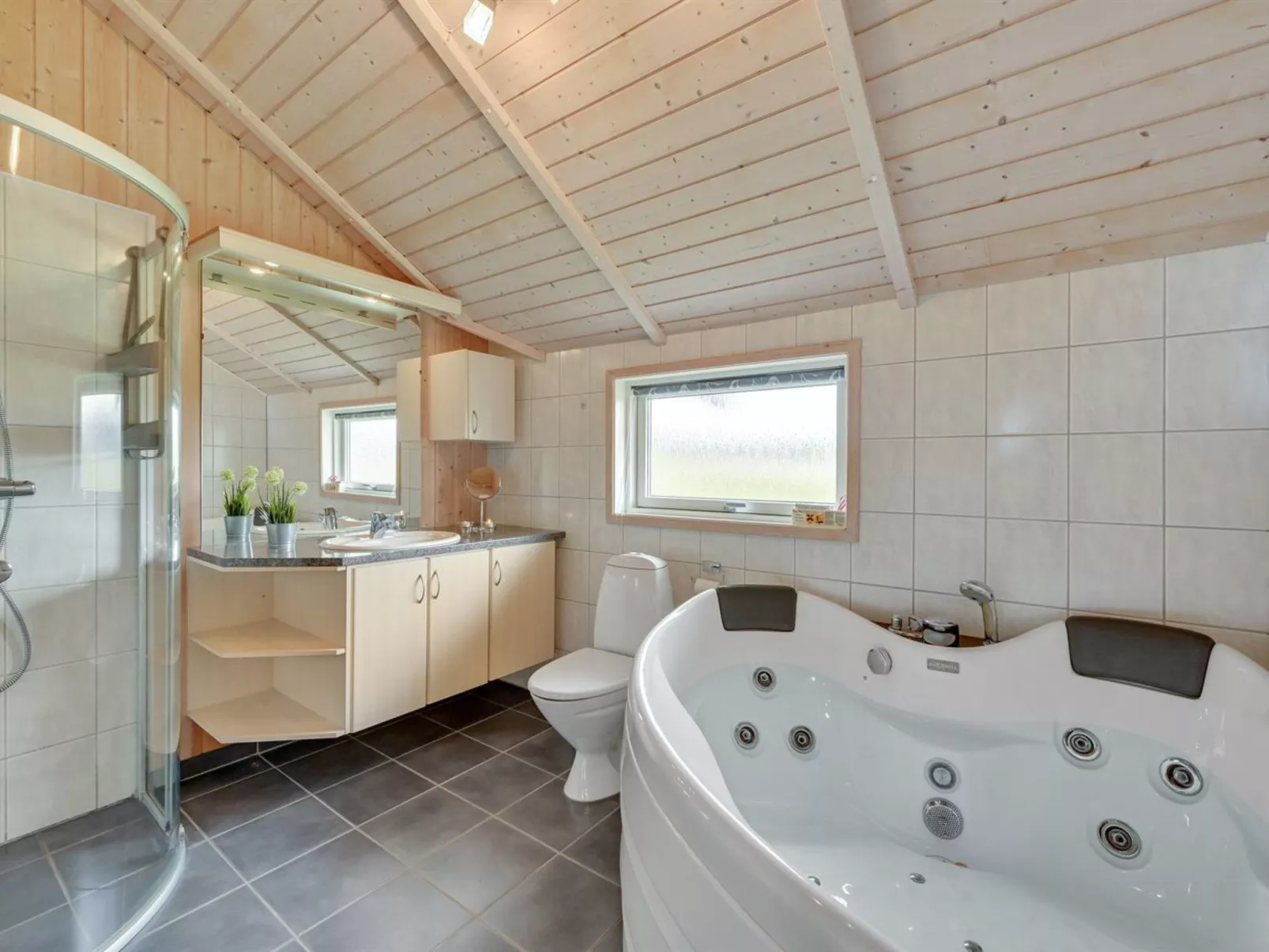 "Binna" - 1.2km to the fjord-Binnen