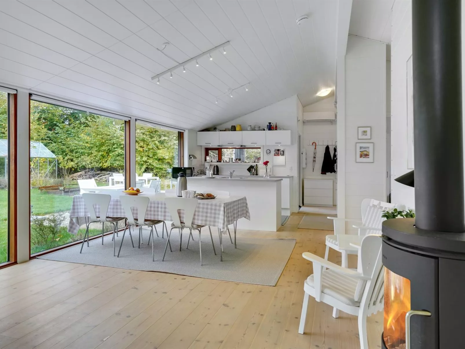 "Aino" - 1km from the sea-Binnen