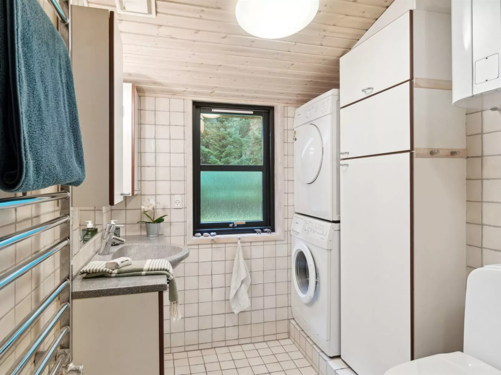 "Aiko" - 375m from the sea-Binnen