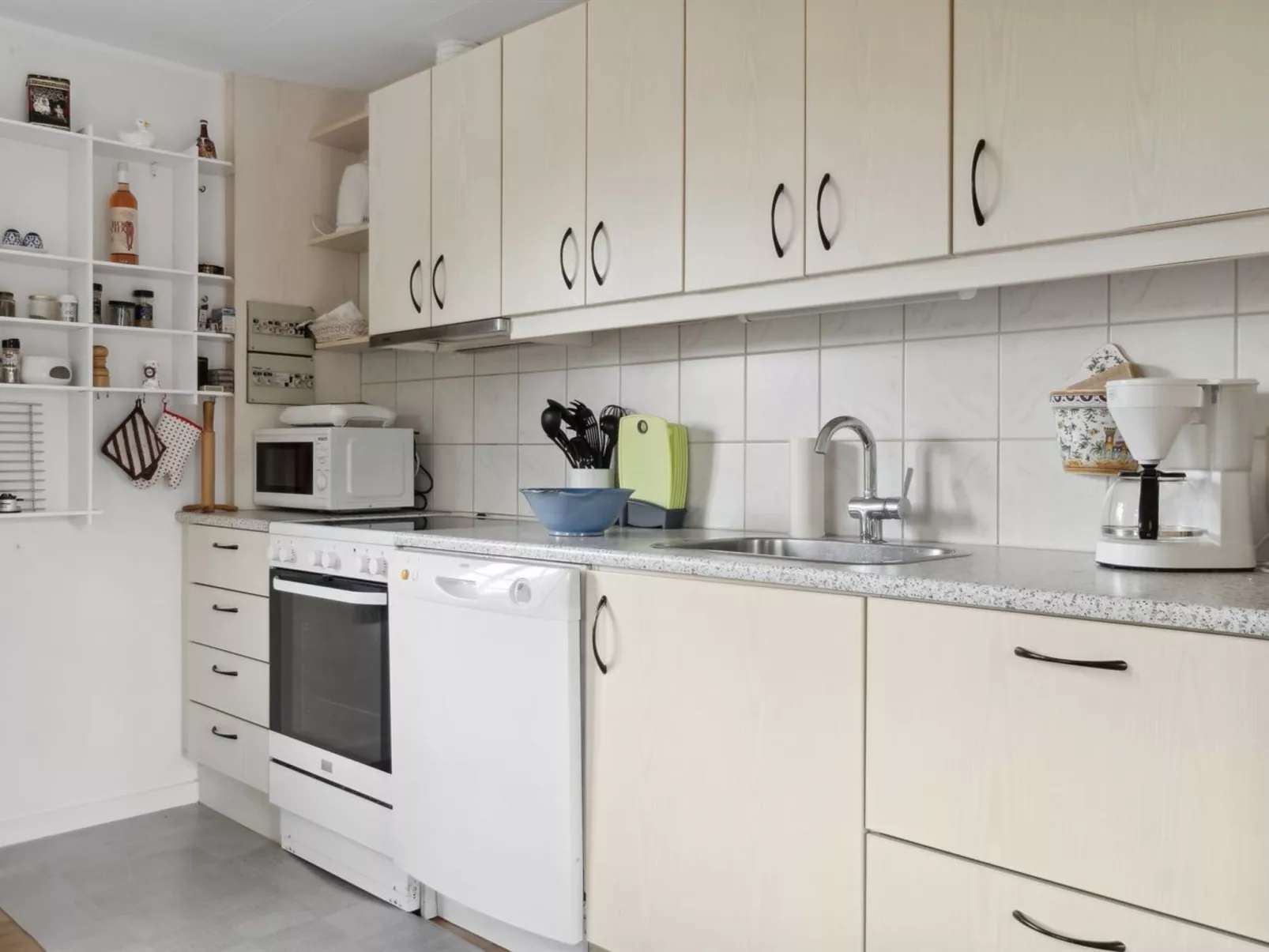 "Brunhilde" - 850m from the sea-Binnen