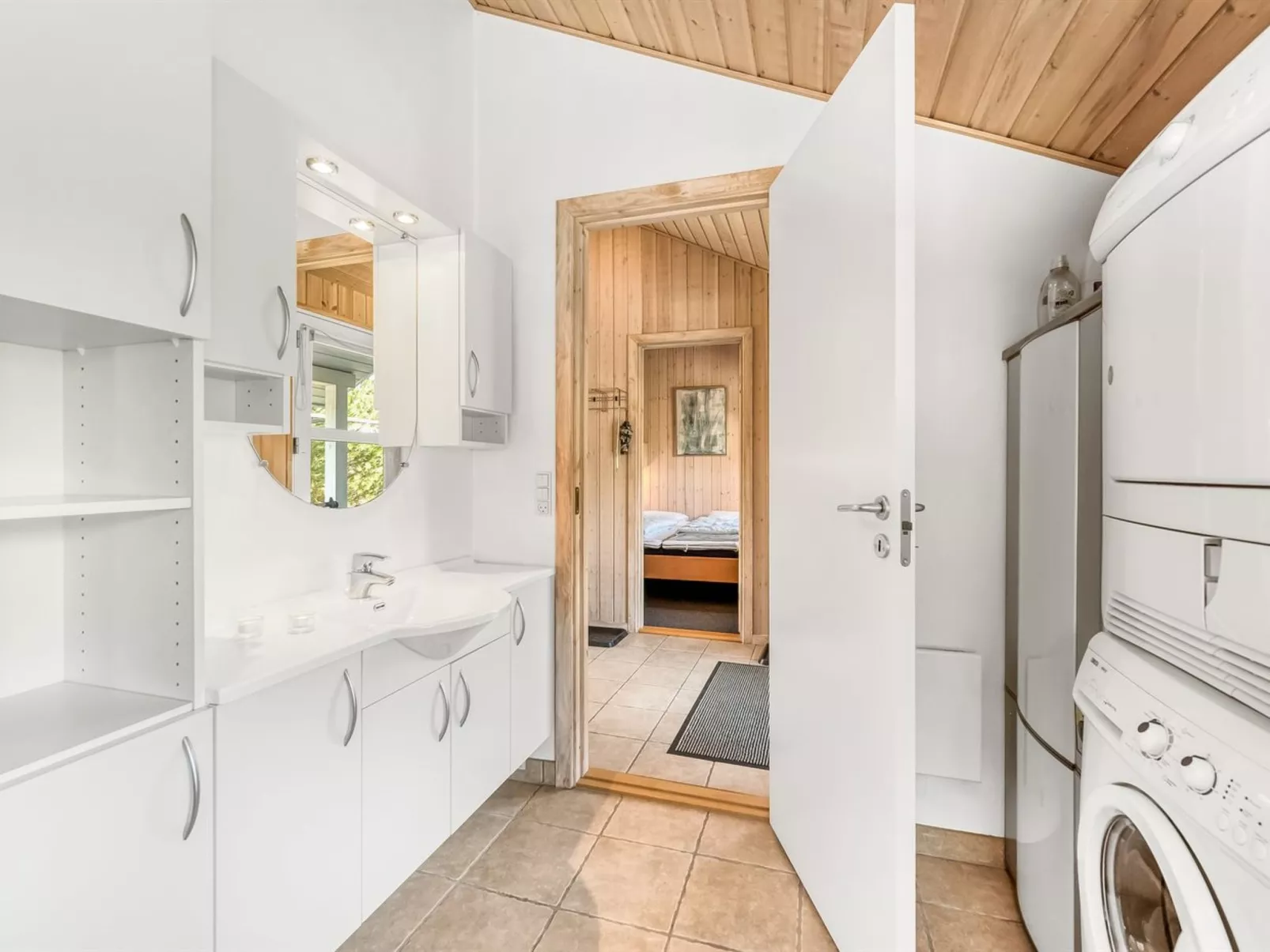 "Rekke" - 300m to the fjord-Binnen