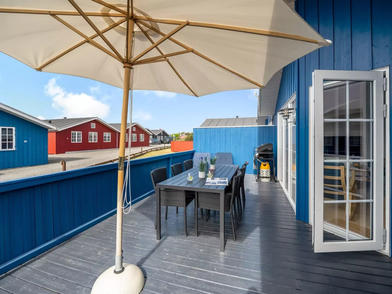 "Albertina" - 300m to the fjord-Buiten