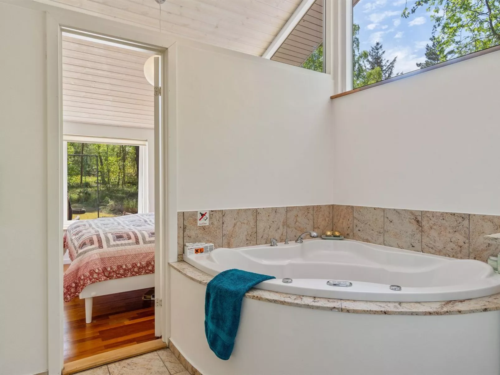 "Amina" - 1.1km from the sea-Binnen