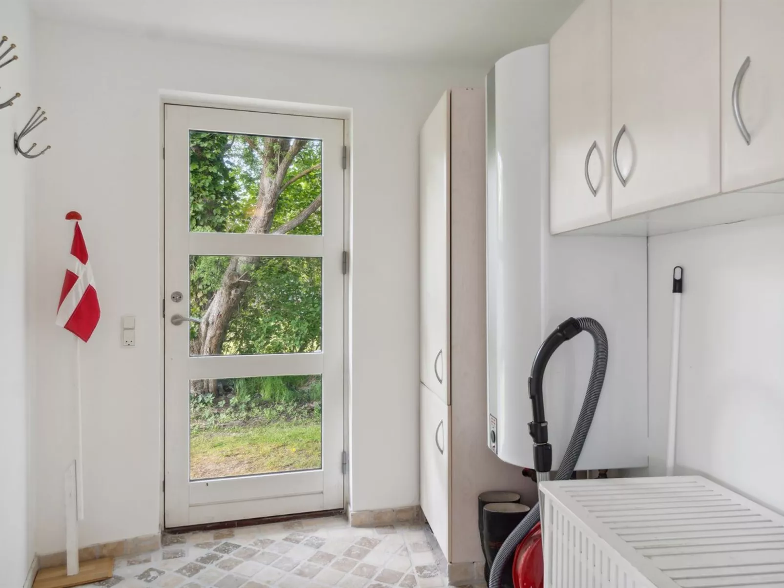 "Vemund" - 100m to the fjord-Binnen