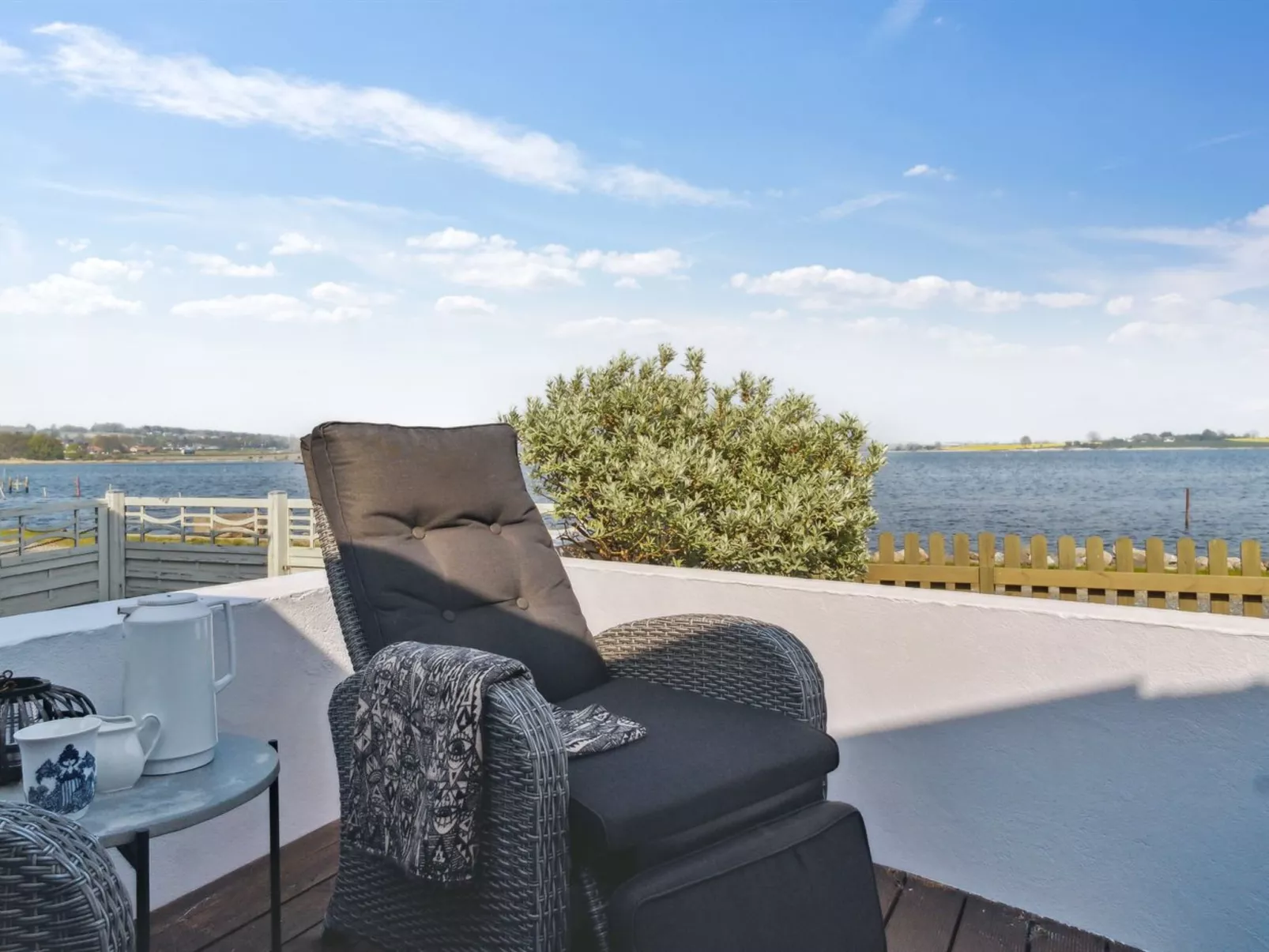 "Tameka" - 10m to the fjord-Buiten