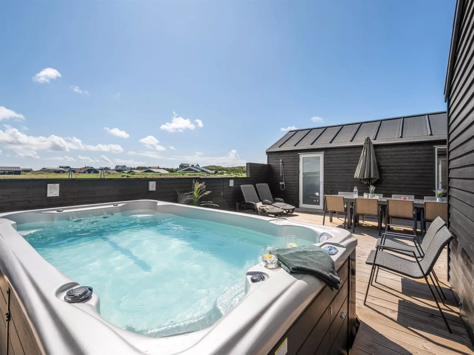 "Ivar" - 300m from the sea-Binnen