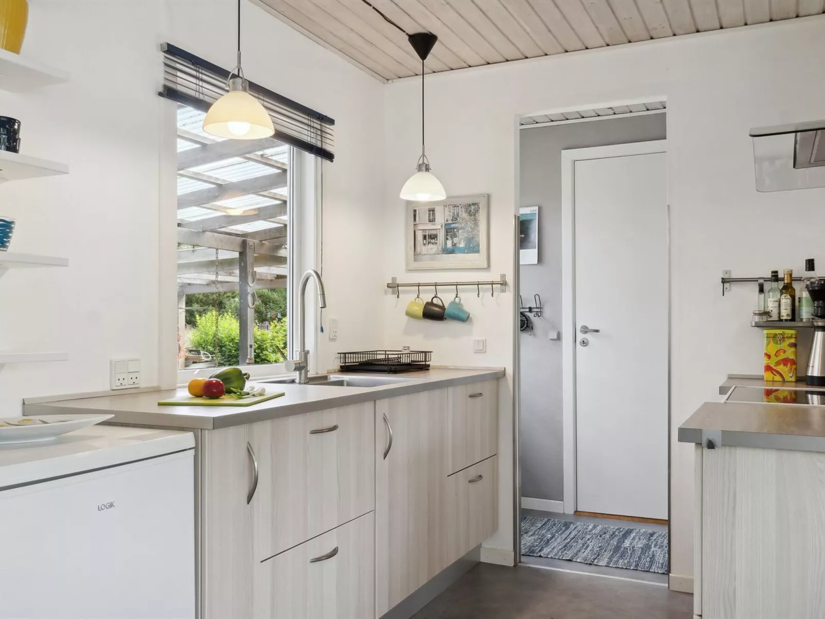 "Holmwith" - 200m from the sea-Binnen