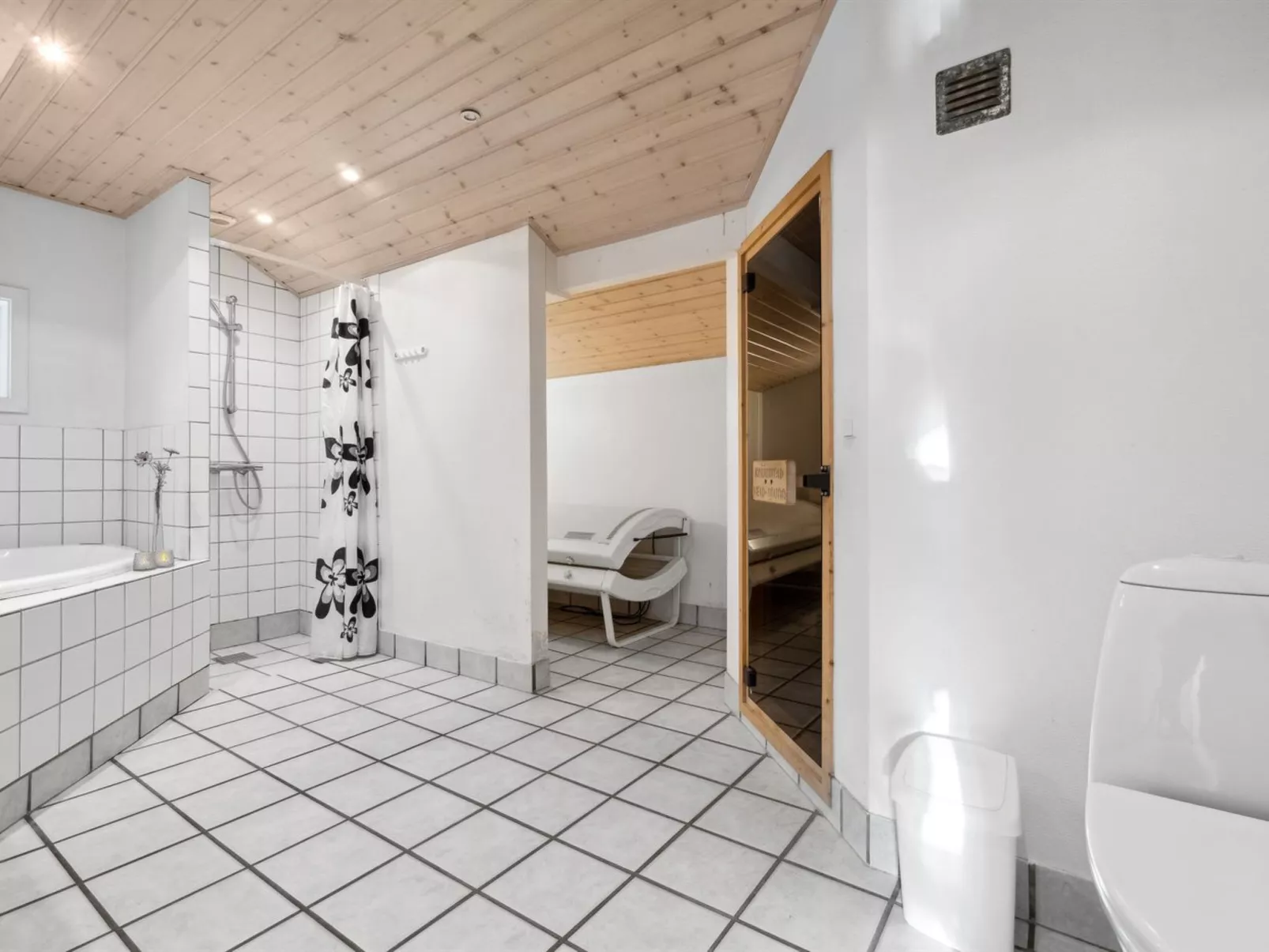 "Ellynor" - 600m from the sea-Binnen