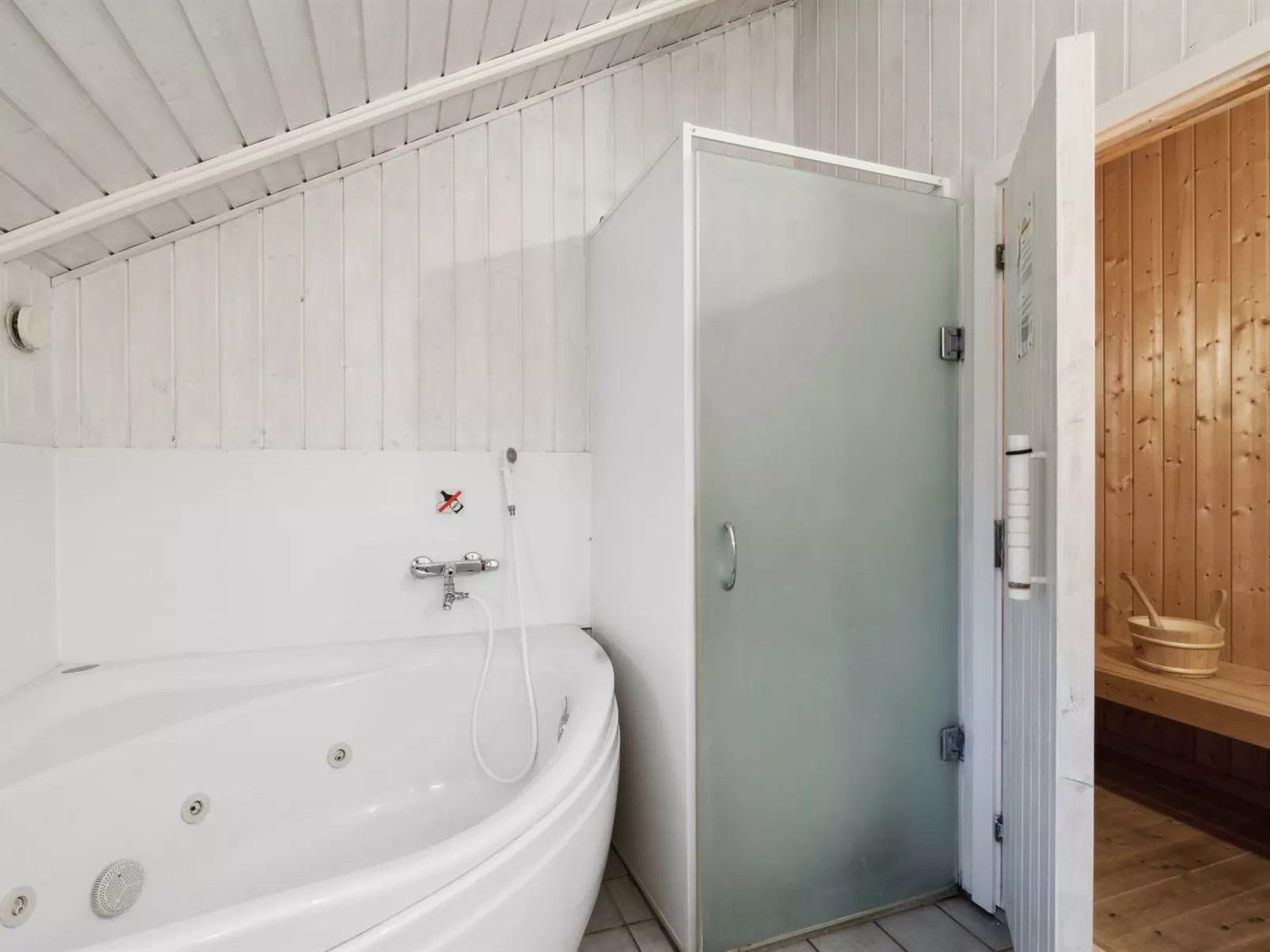 "Chrisse" - 250m from the sea-Binnen