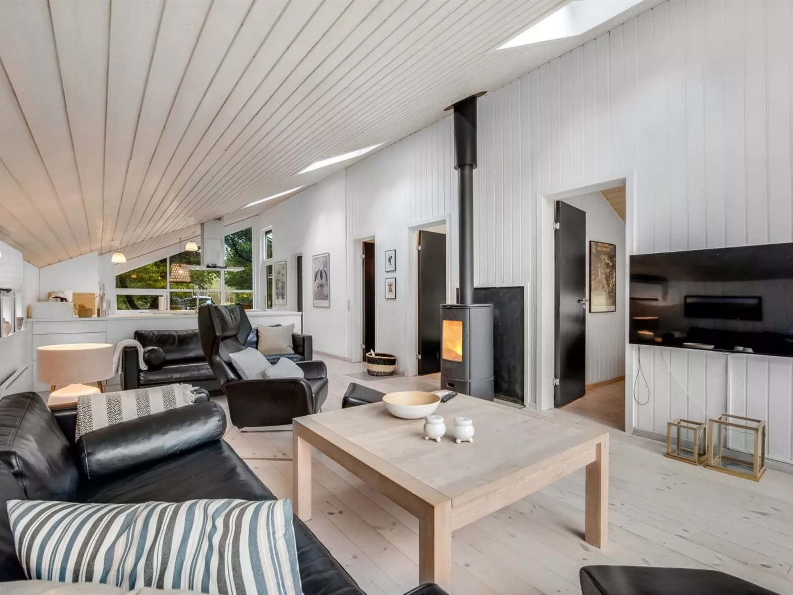 "Emila" - 2.2km from the sea-Binnen