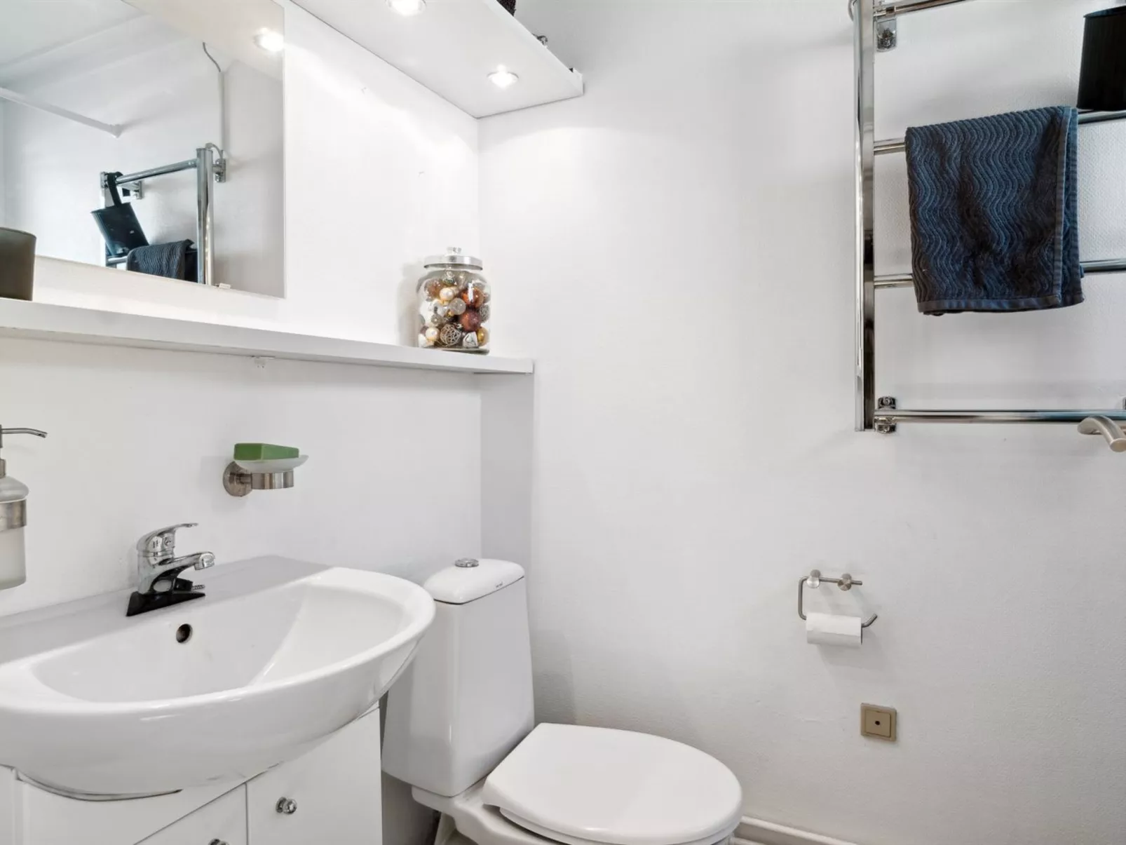 "Monja" - 50m from the sea-Binnen