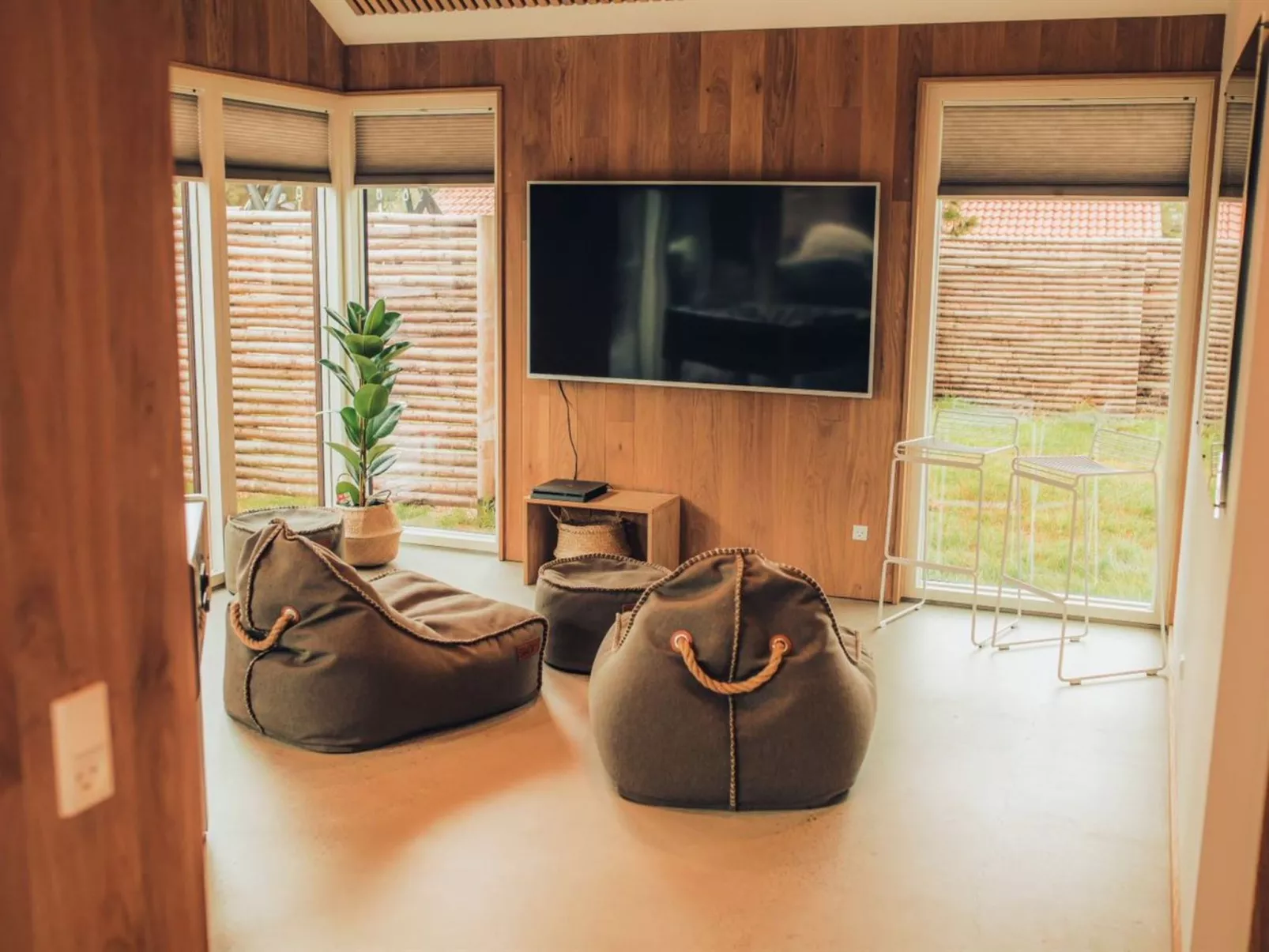 "Toyah" - 400m from the sea-Binnen