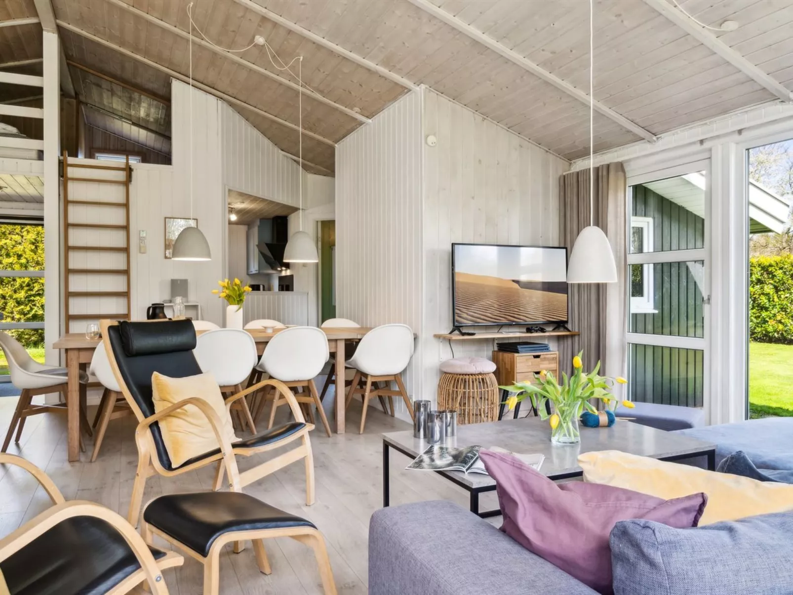 "Amiira" - 500m from the sea-Binnen