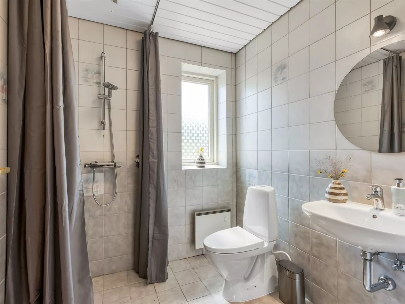 "Sissela" -  from the sea-Binnen