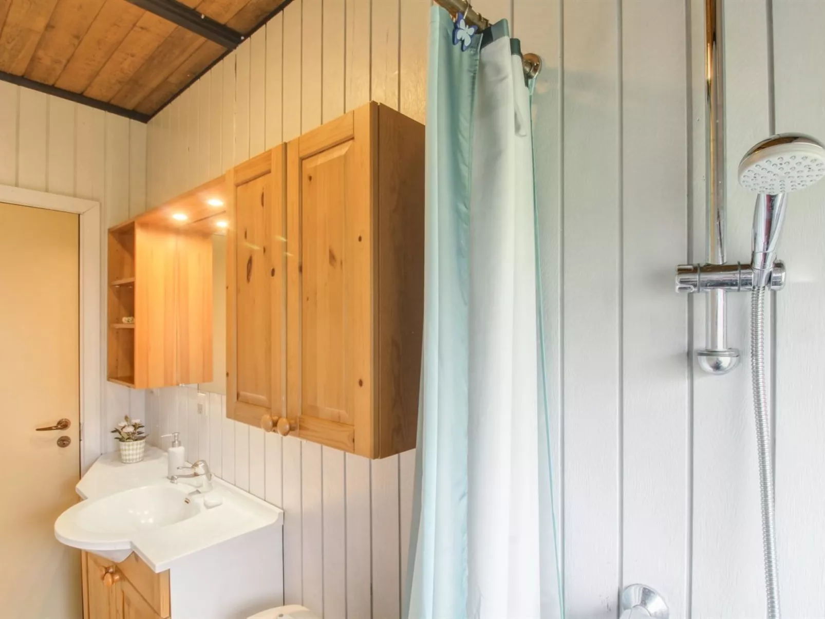 "Gabi" - 30km from the sea-Binnen