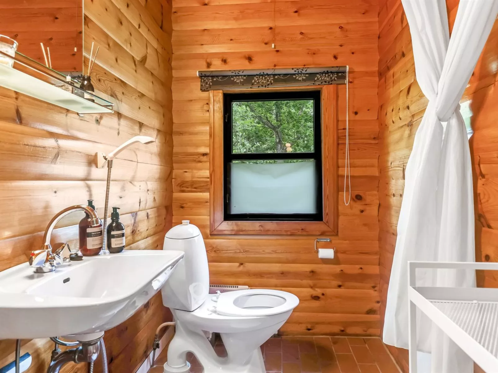 "Juho" - 700m from the sea-Binnen