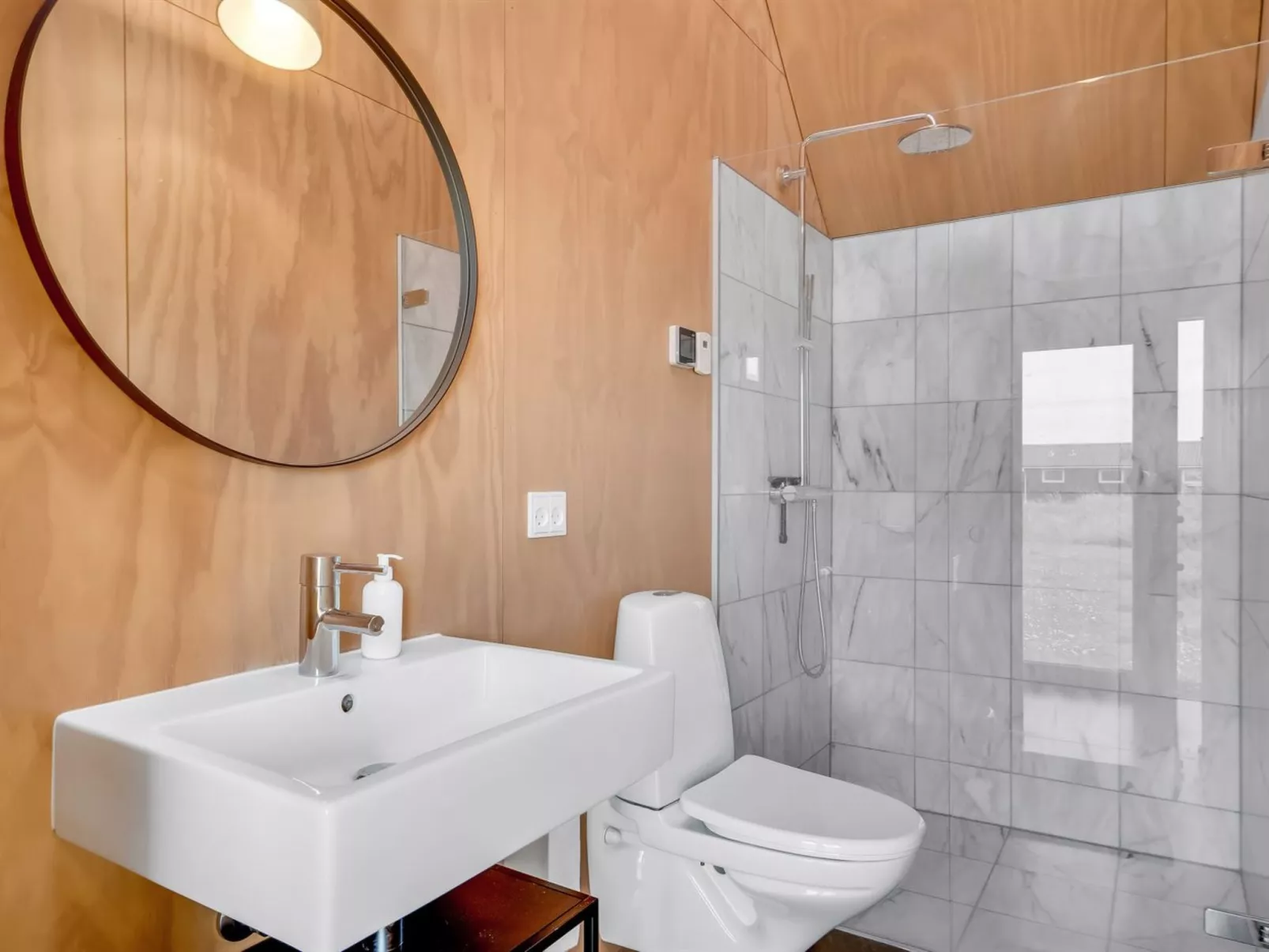 "Onni" - 250m from the sea-Binnen