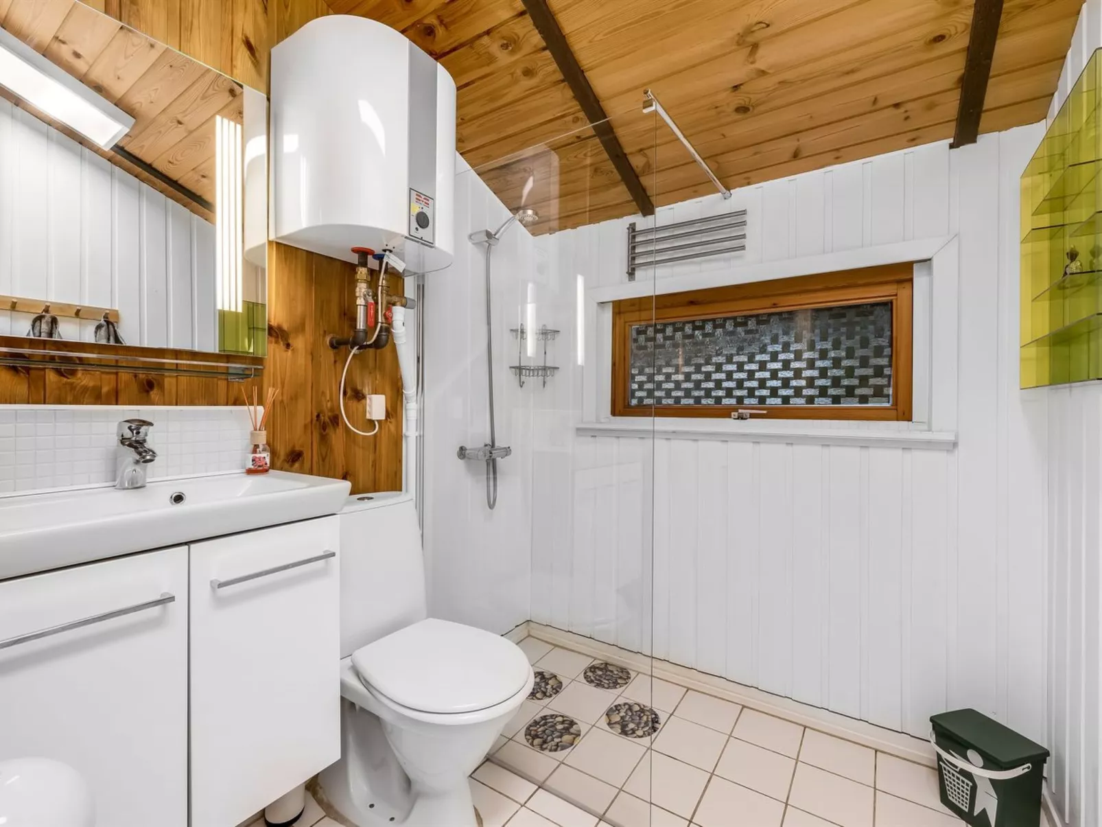 "Marthine" - 650m to the fjord-Binnen