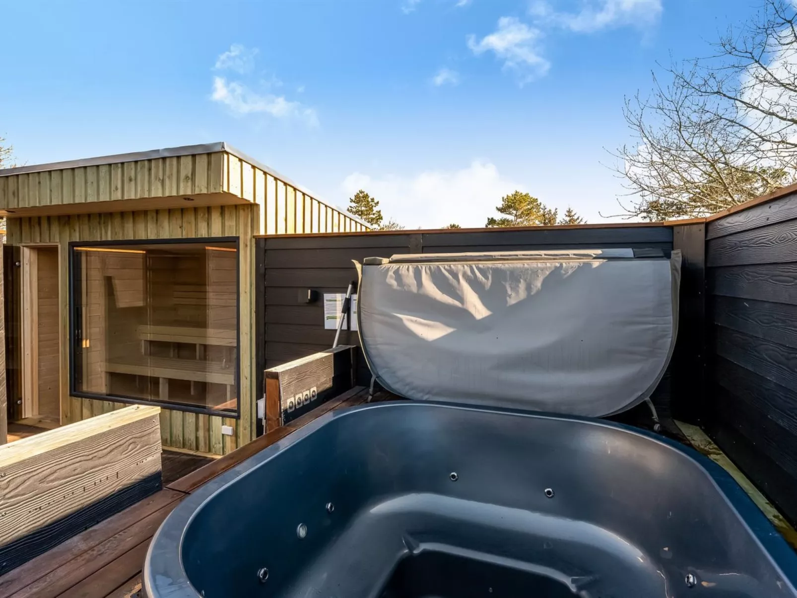 "Elisaveta" - 400m to the fjord-Binnen