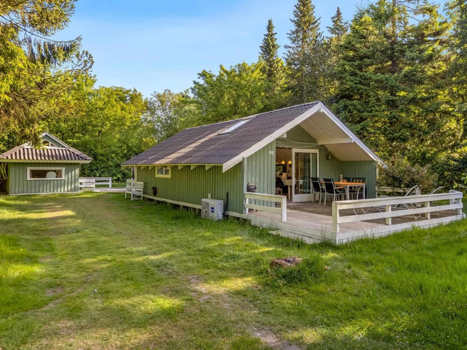 "Ung" - 30km from the sea-Buiten