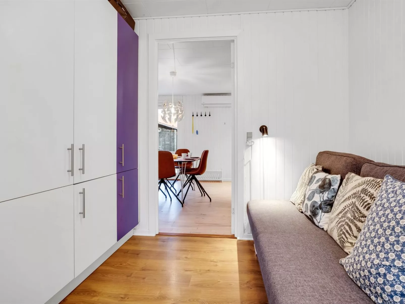 "Arise" - 700m from the sea-Binnen