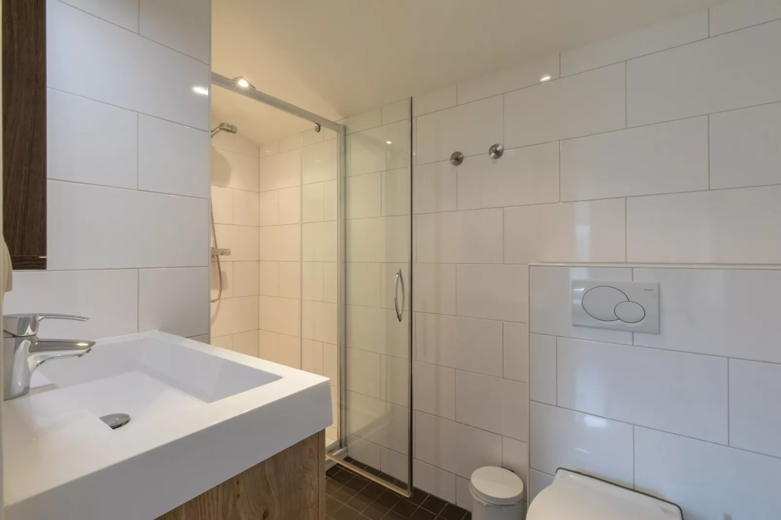 Overnachten in Zoutelande  Comfortabel Appartement Langstraat 5A-Badkamer