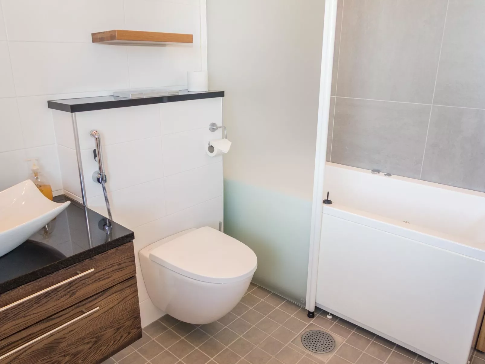 Holy lake chalet b-Binnen