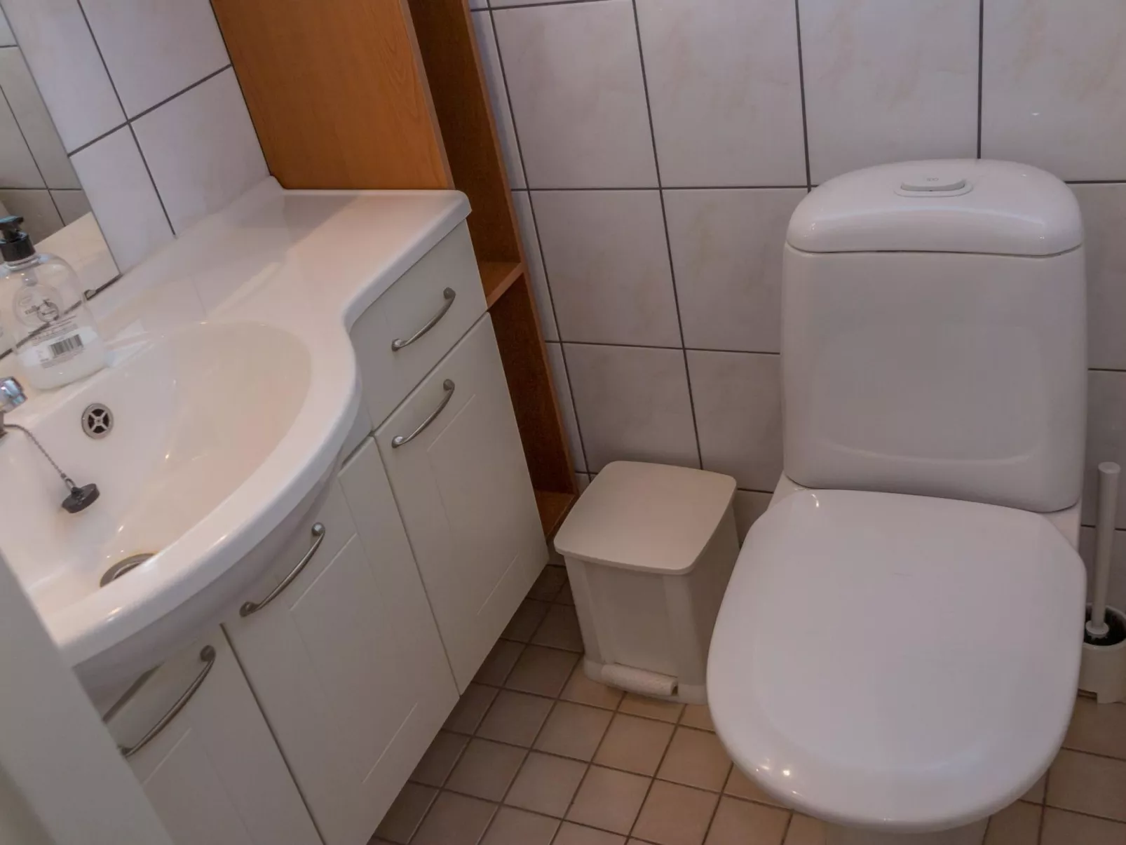 Peiponpesä b-Binnen