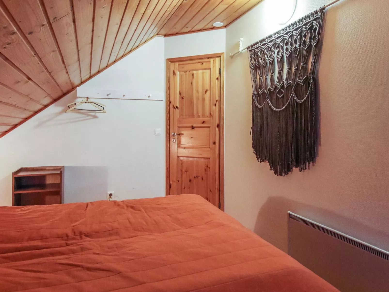 Aurinkoalppi 11a paritalon yläkerta-Binnen