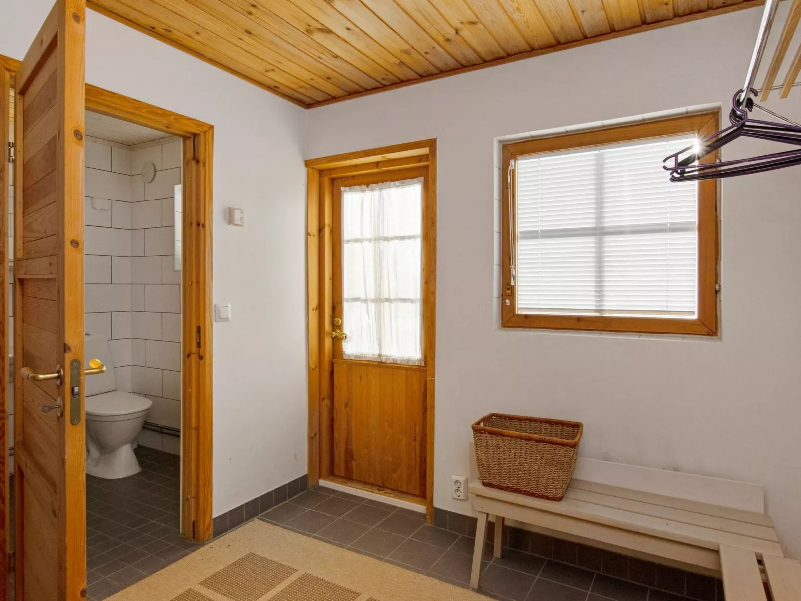 Gasthalla a paritalo-Binnen