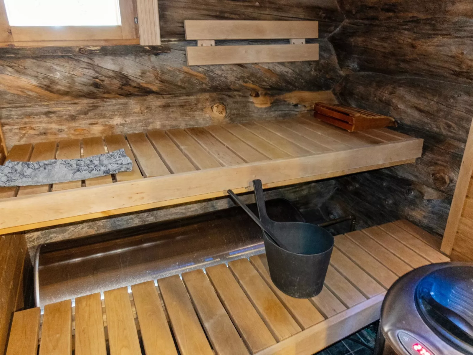 Sallanhelmi b1-Binnen