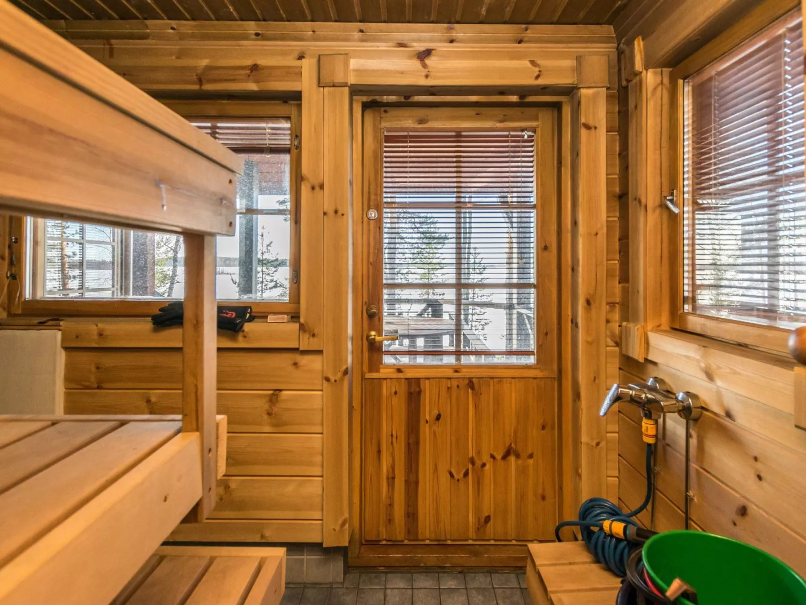 Puolen hehtaarin metsä-Binnen