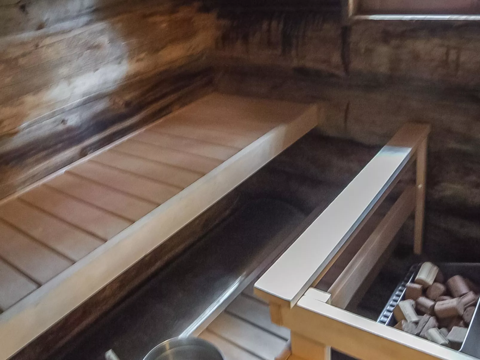 Honkapirtti, vuotunki-Binnen