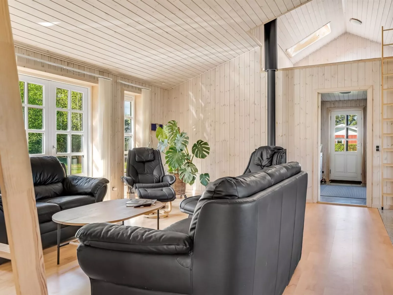 "Elsabet" - 600m to the fjord-Binnen