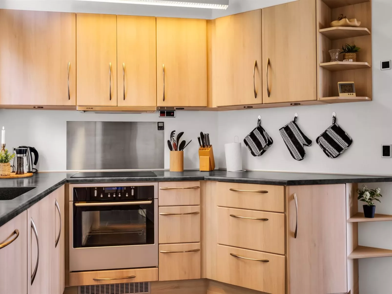 "Jelke" - 500m from the sea-Binnen