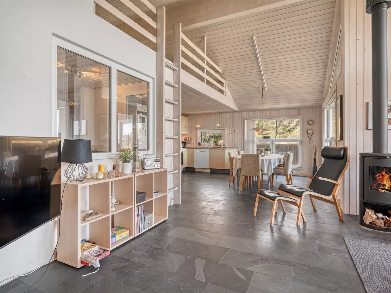 "Elni" - 350m from the sea-Binnen