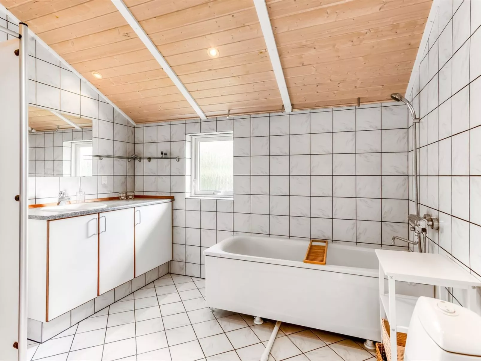 "Winona" - 250m from the sea-Binnen