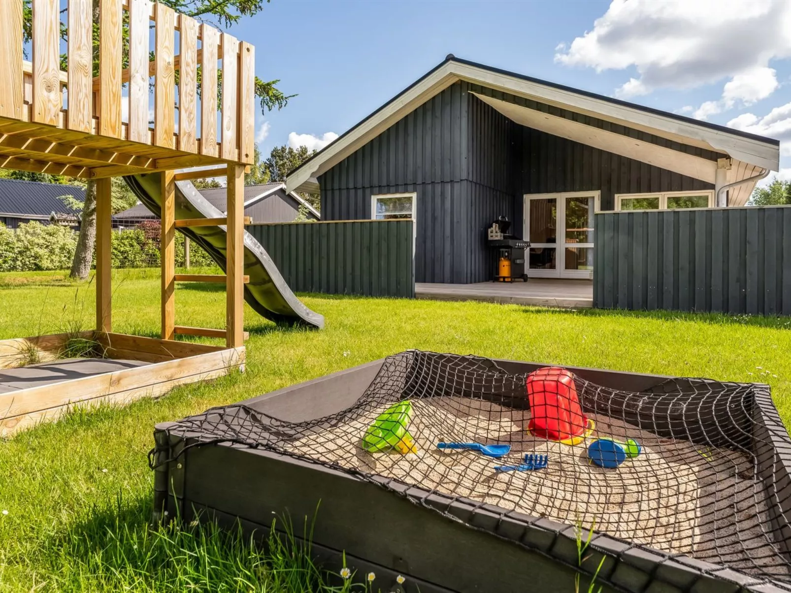 "Ebertine" - 740m to the fjord-Buiten