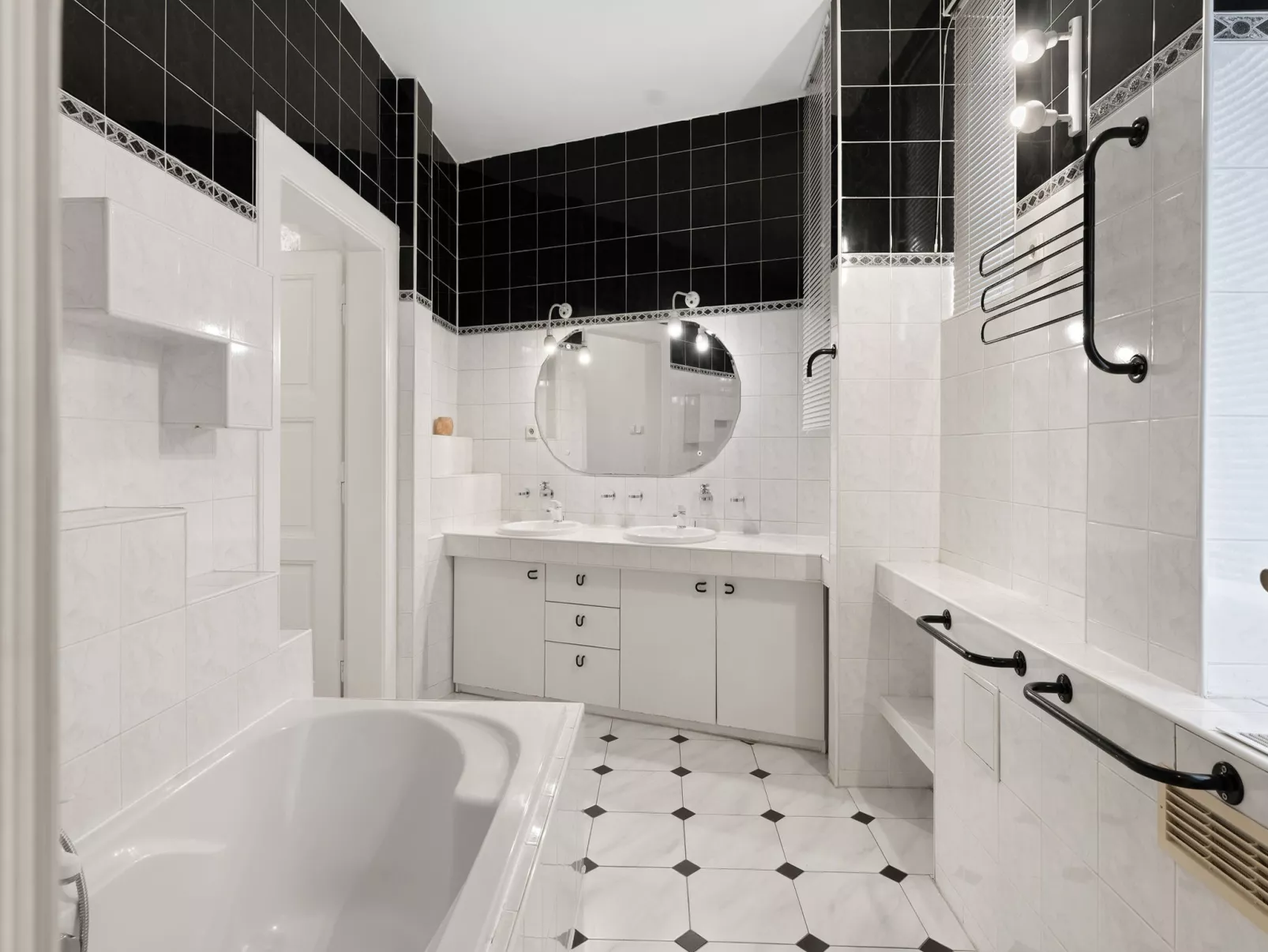 Old Town home-Binnen