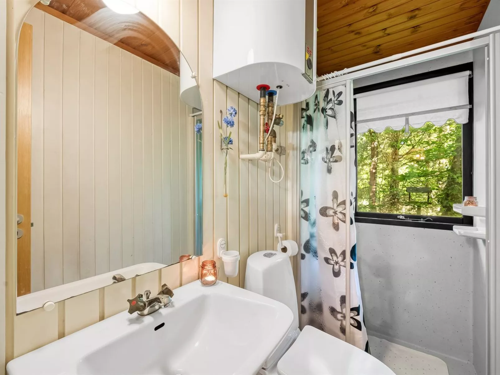 "Tenaya" - 200m to the fjord-Binnen