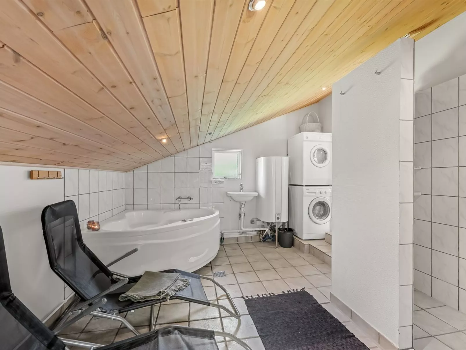 "Mina" - 600m to the fjord-Binnen