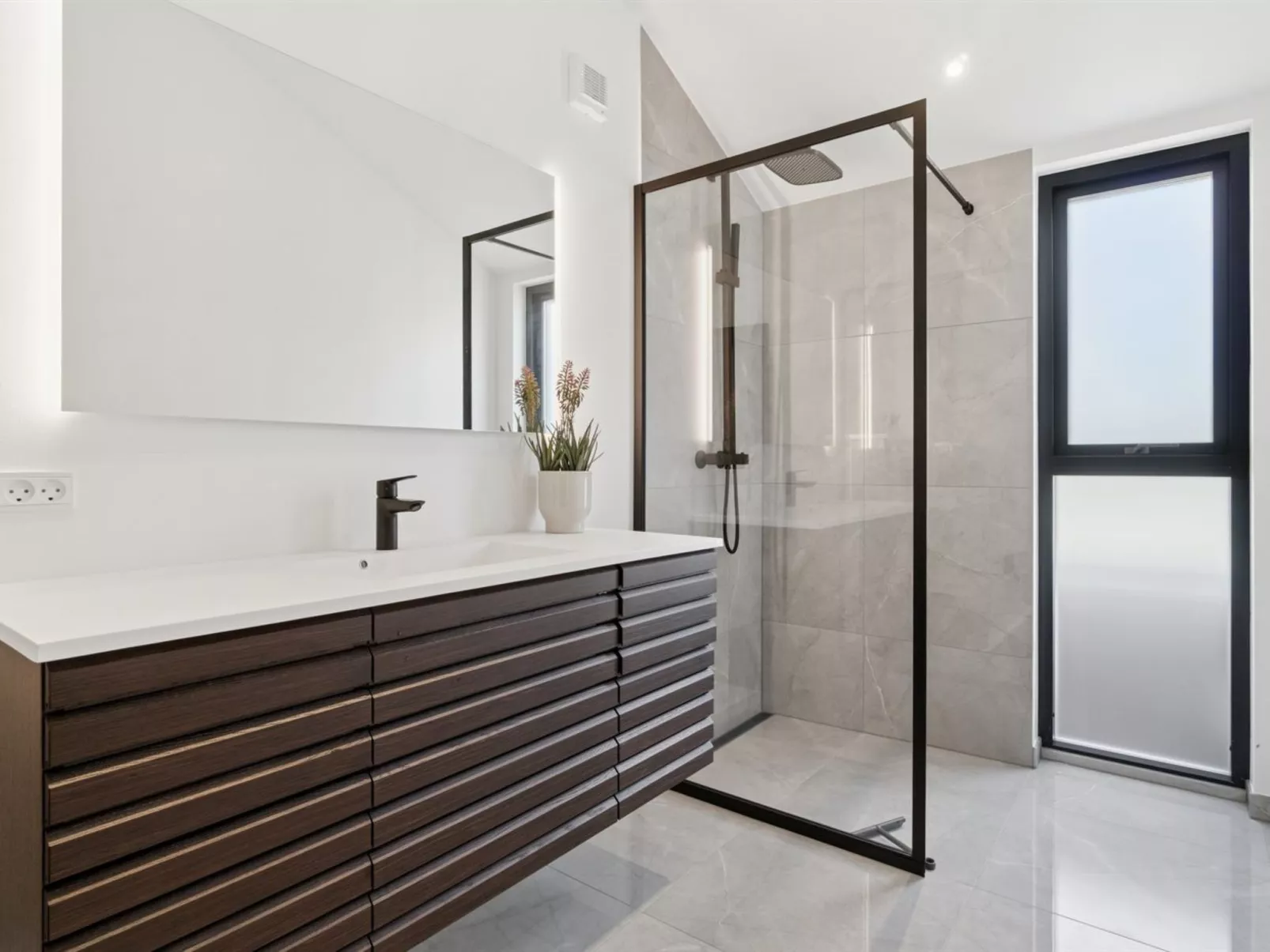 &quot;Tove&quot; - 350m from the sea-Binnen