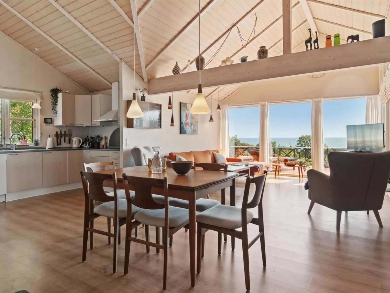 "Mariam" - 100m from the sea-Binnen