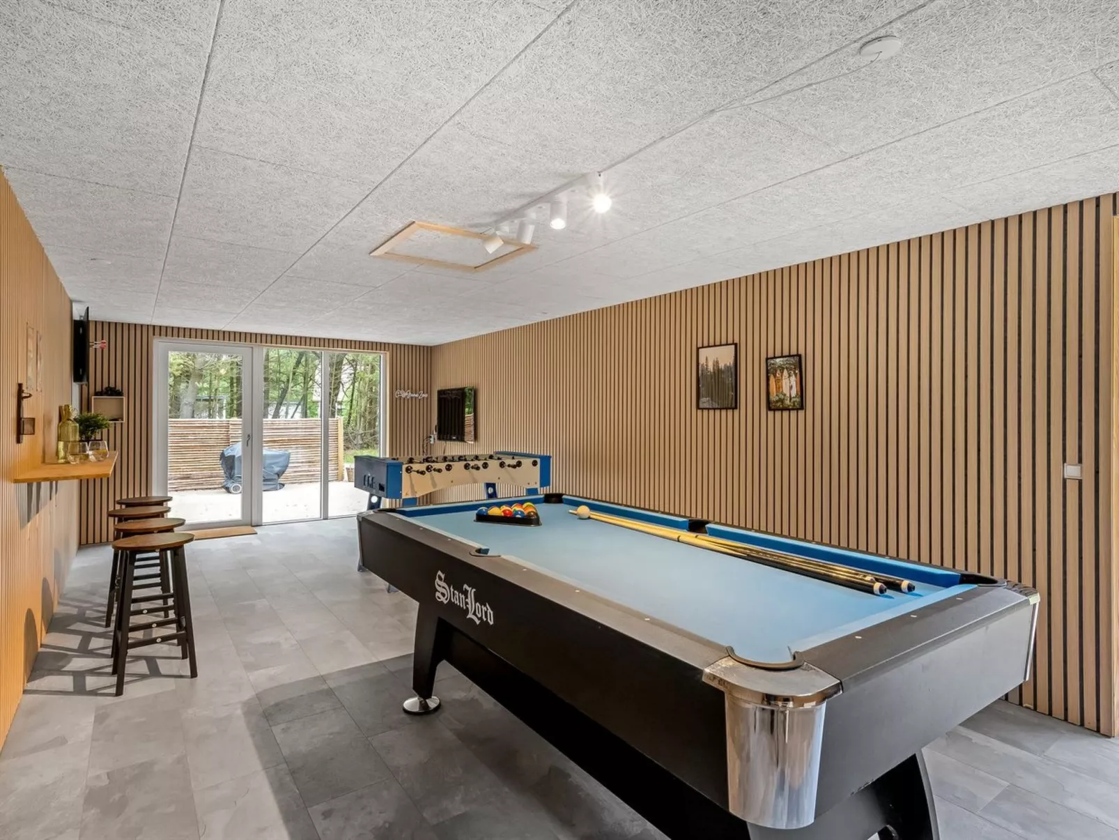 "Batsha" - 1.7km from the sea-Binnen