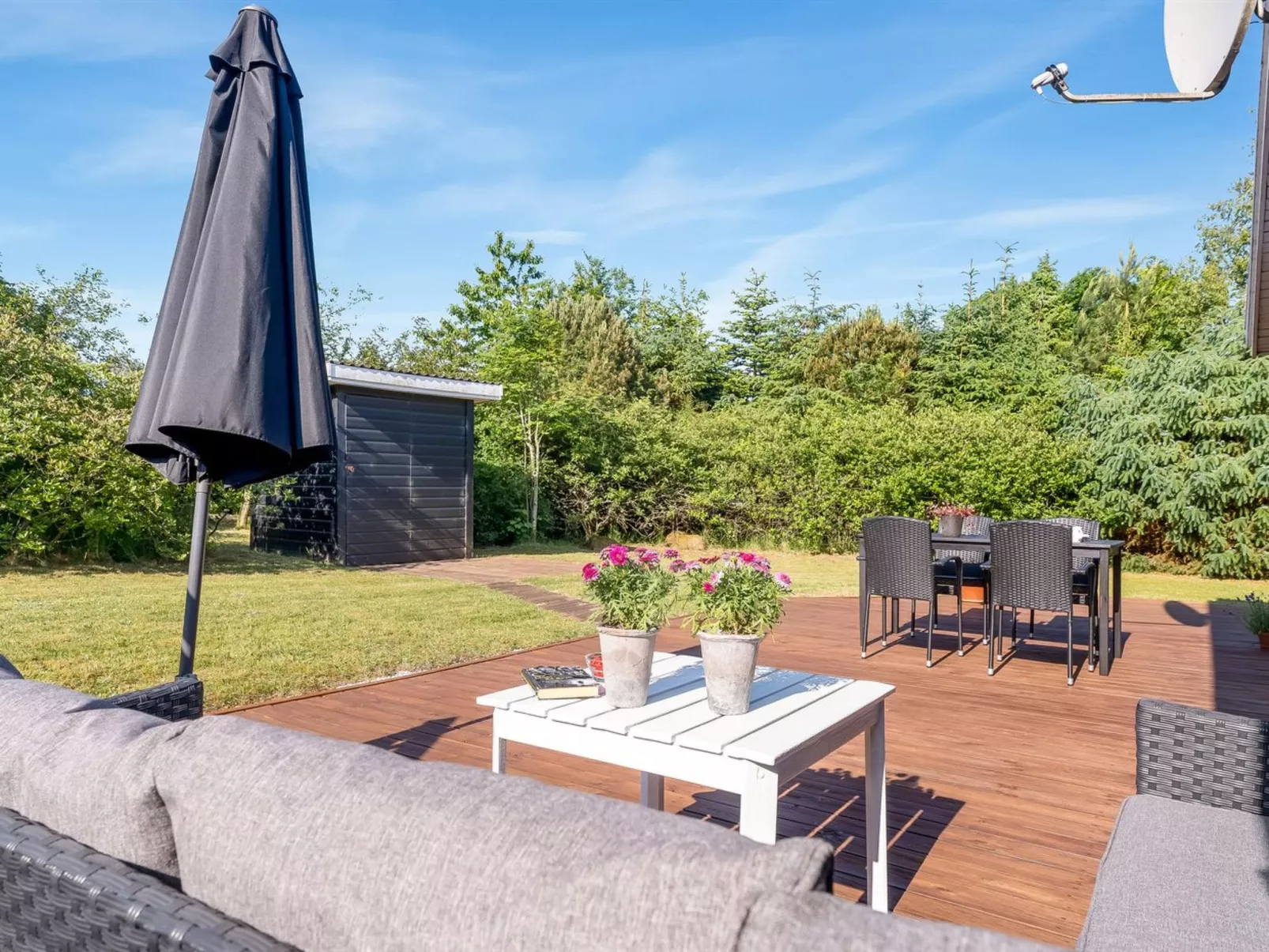 "Laris" - 700m to the fjord-Buiten