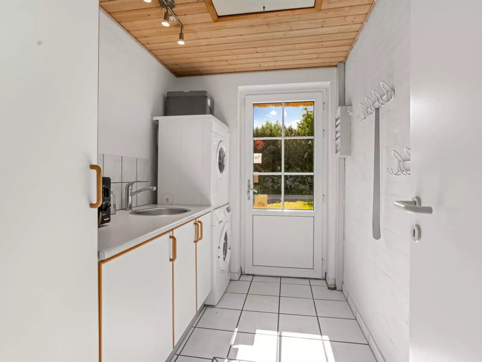 "Tara" - 900m from the sea-Binnen