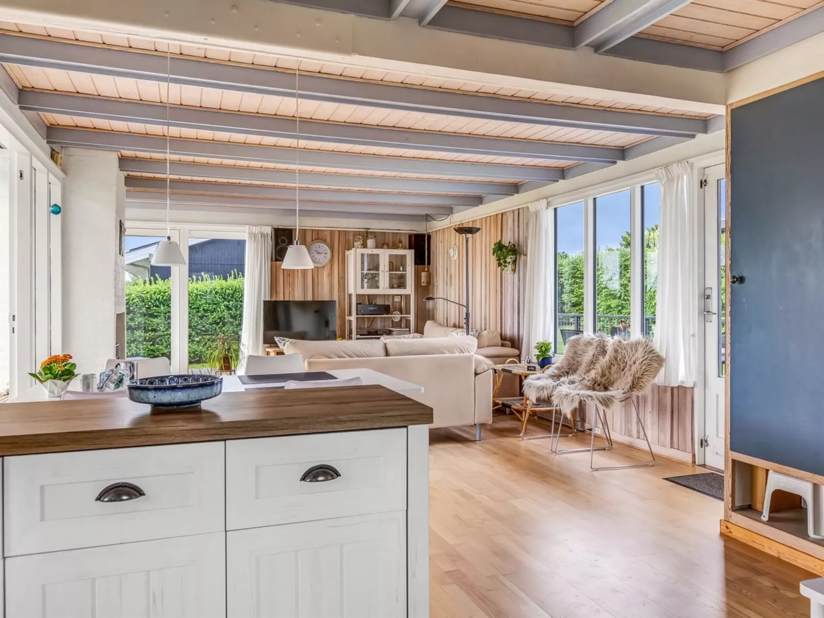 "Nielsine" - 250m from the sea-Binnen