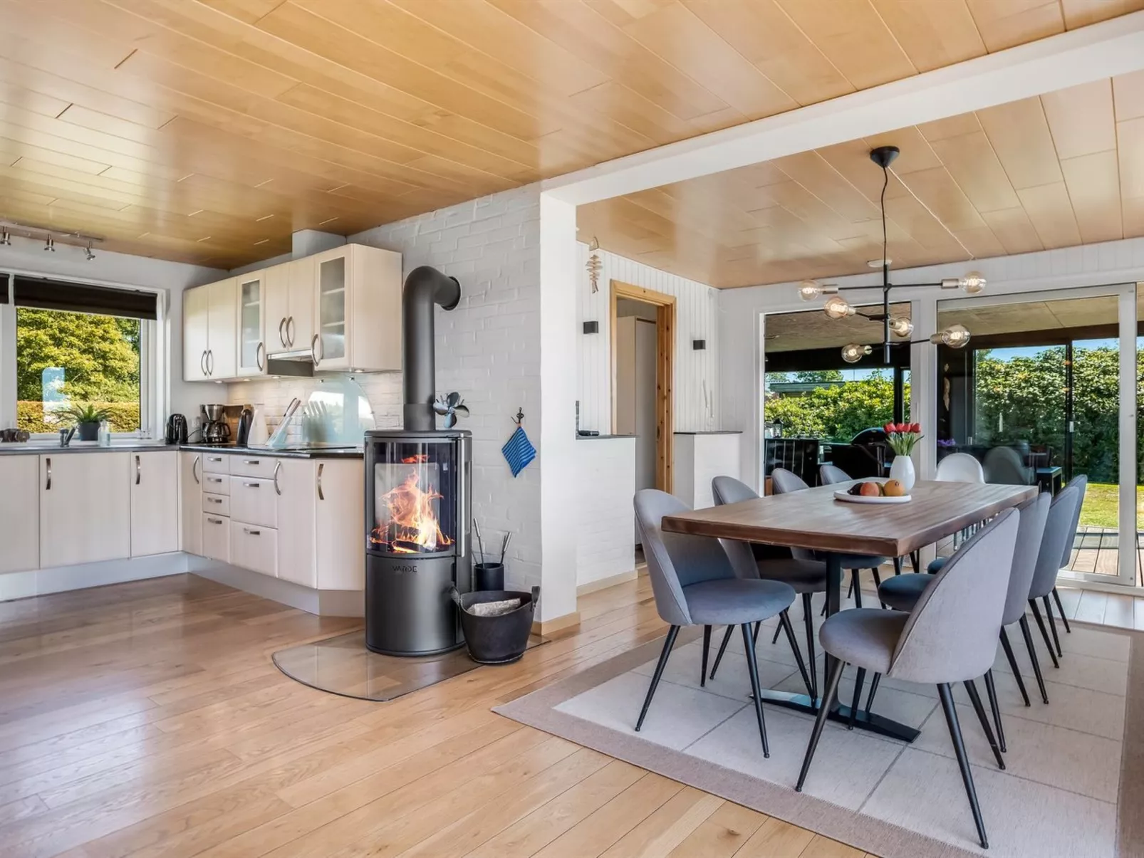 "Tecumseh" - 300m from the sea-Binnen